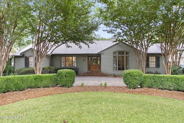 3844 Hawthorn Dr, Jackson, MS 39216 - ranch-style home with a chimney and a front yard
