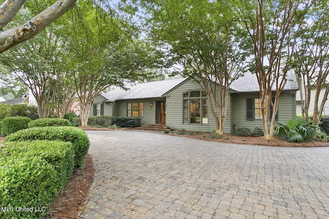 3844 Hawthorn Dr, Jackson, MS 39216 - ranch-style home featuring a shingled roof and decorative driveway