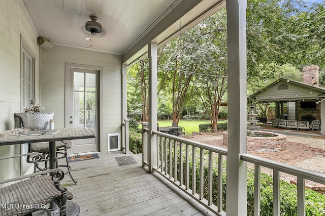 3844 Hawthorn Dr, Jackson, MS 39216 - wooden terrace with covered porch