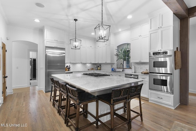 3844 Hawthorn Dr, Jackson, MS 39216 - kitchen featuring stainless steel appliances, white cabinetry, decorative backsplash, a kitchen island, and recessed lighting