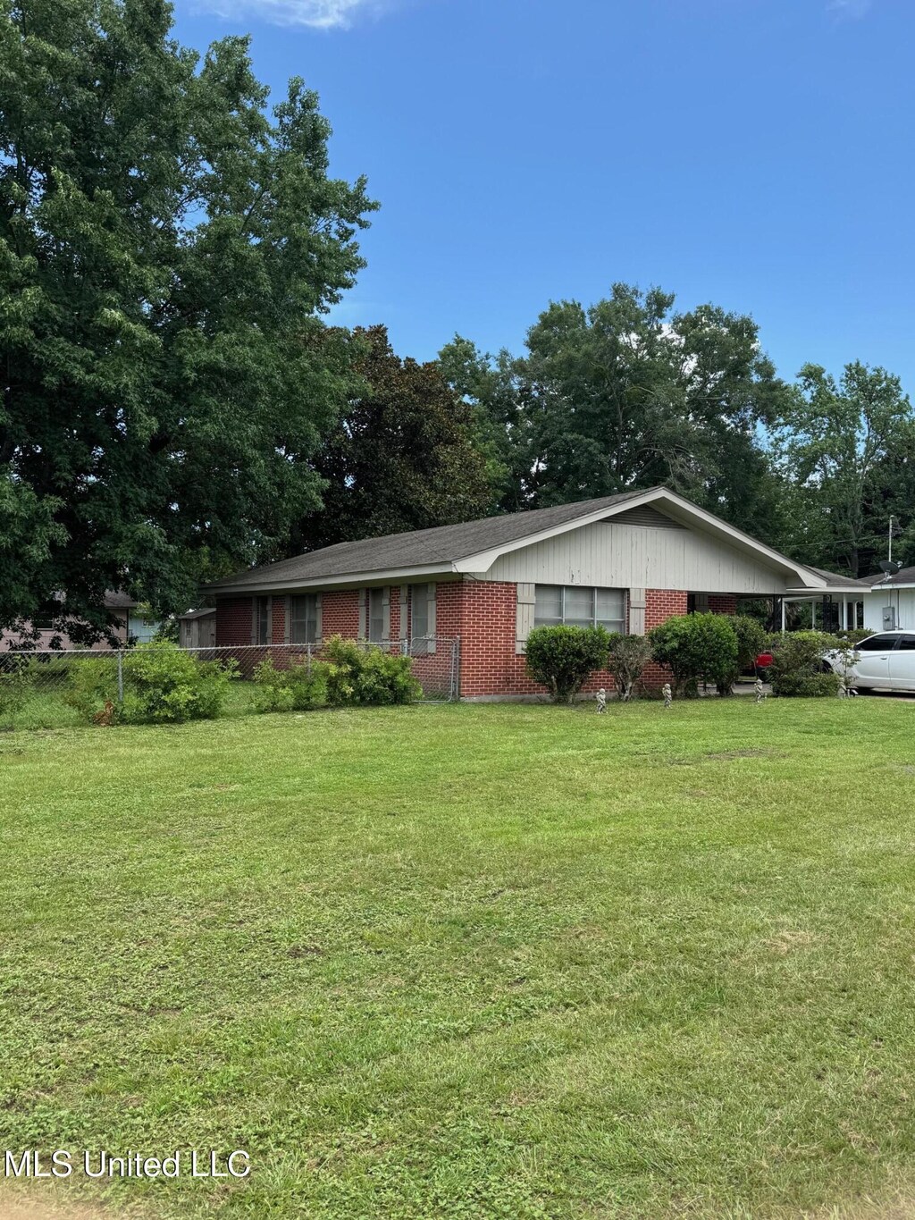 360 Spratley Ave, Biloxi, MS 39531 - ranch-style house with a front yard and brick siding