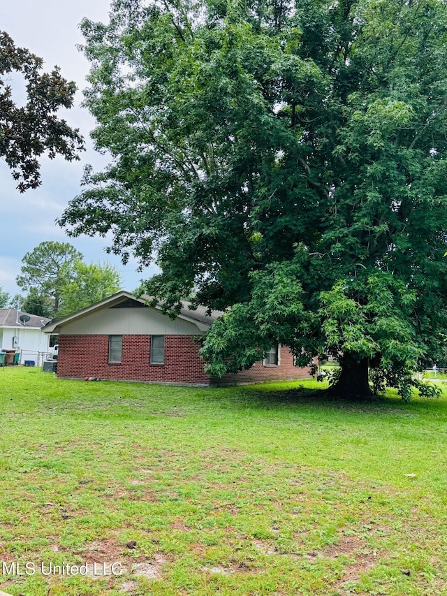 360 Spratley Ave, Biloxi, MS 39531 - view of grassy yard