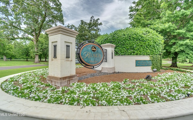 community sign featuring a lawn