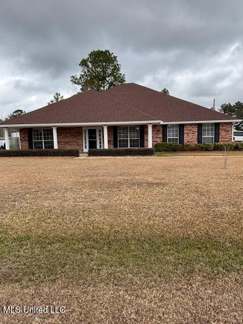 ranch-style house with a front lawn