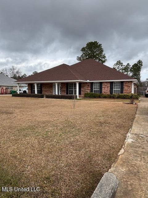 ranch-style house with a front lawn