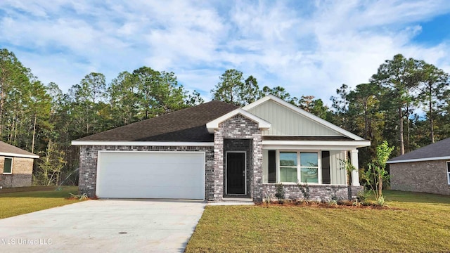 craftsman house featuring a garage and a front lawn