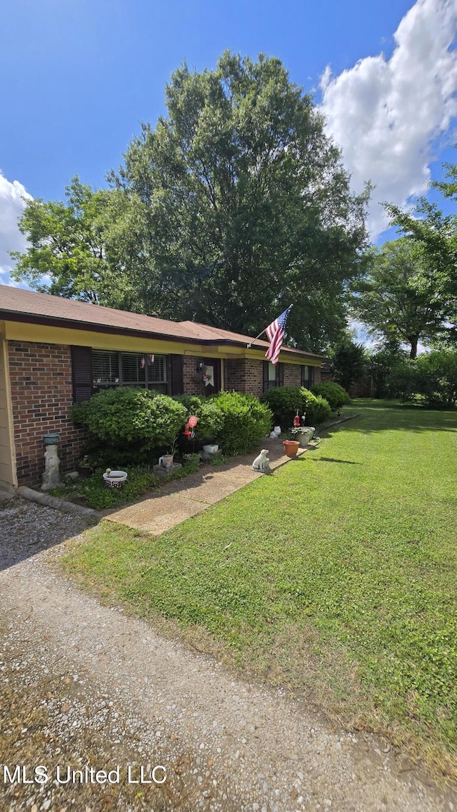 308 Walnut St, Benoit, MS 38725 - single story home featuring a front lawn, brick siding, an attached garage, and driveway