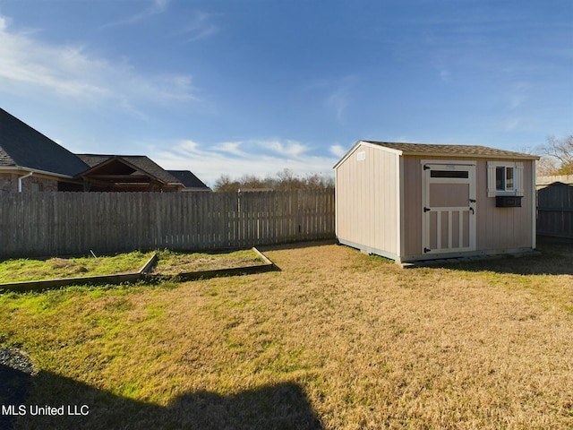 view of yard with a storage unit