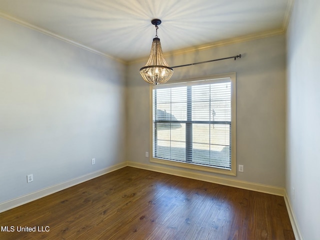 empty room featuring dark wood-type flooring, a chandelier, and ornamental molding