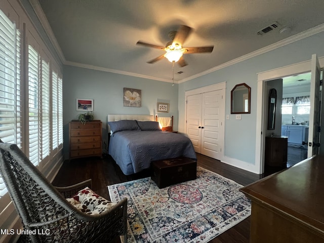 914 39th Ave, Gulfport, MS 39501 - bedroom featuring dark wood finished floors, baseboards, a sink, crown molding, and a closet