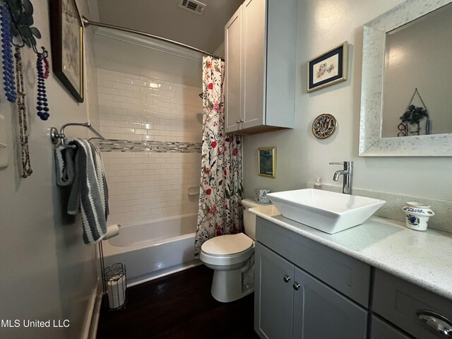 914 39th Ave, Gulfport, MS 39501 - bathroom with vanity, shower / bath combo, toilet, and wood finished floors