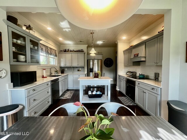 914 39th Ave, Gulfport, MS 39501 - kitchen with black appliances, a sink, gray cabinetry, light countertops, and ornamental molding