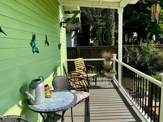 914 39th Ave, Gulfport, MS 39501 - view of wooden terrace