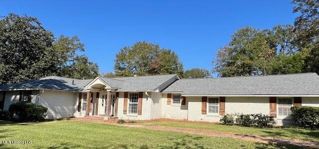 ranch-style home with a front yard