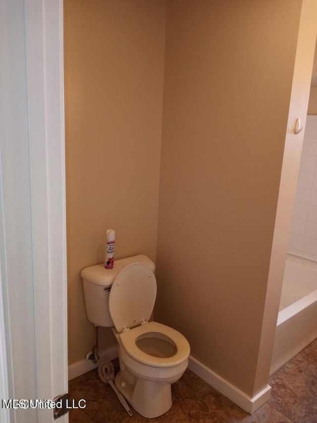 bathroom with toilet and a bathtub