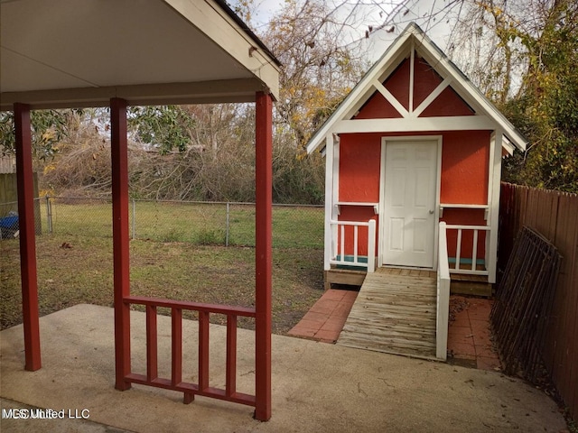 view of outdoor structure featuring a yard