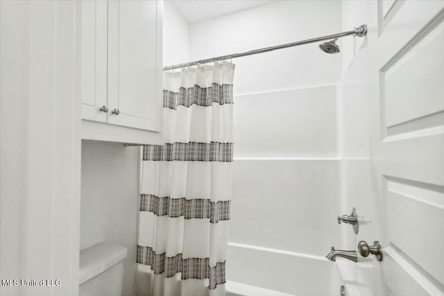 213 Dolly Ln, Magee, MS 39111 - full bathroom featuring shower / bath combo and toilet