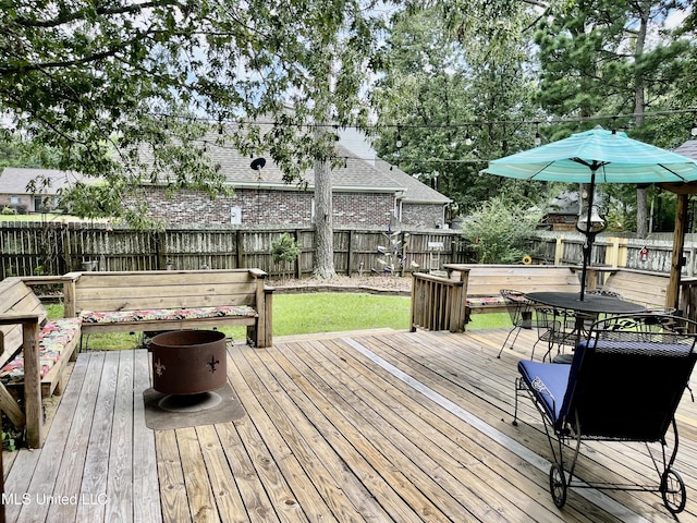1024 Riverchase N Dr, Brandon, MS 39047 - deck featuring outdoor dining space and a fenced backyard