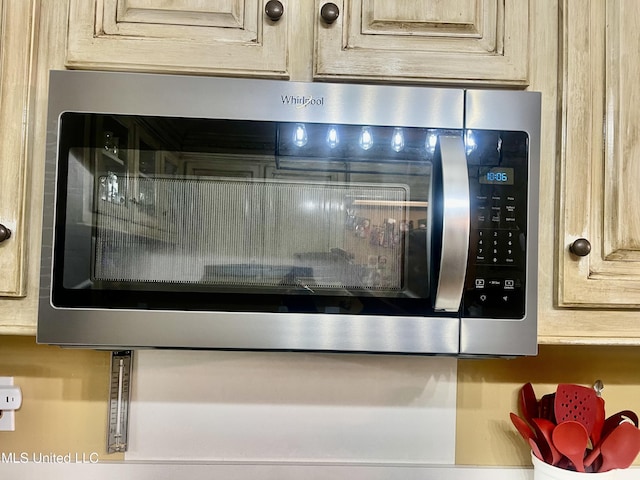 1024 Riverchase N Dr, Brandon, MS 39047 - detailed view of stainless steel microwave