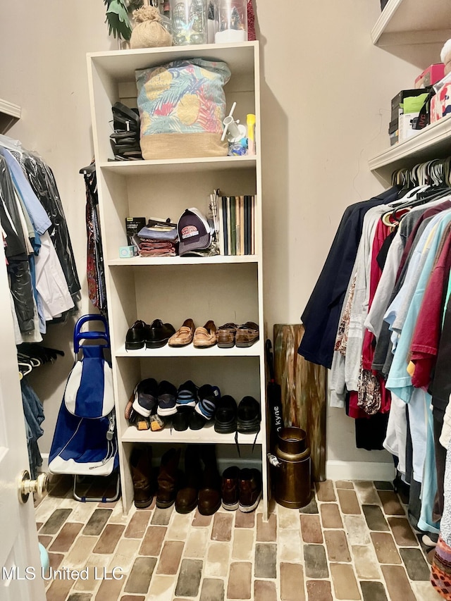 1024 Riverchase N Dr, Brandon, MS 39047 - view of spacious closet