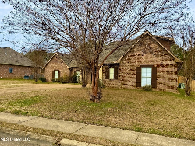 view of front facade with a front lawn