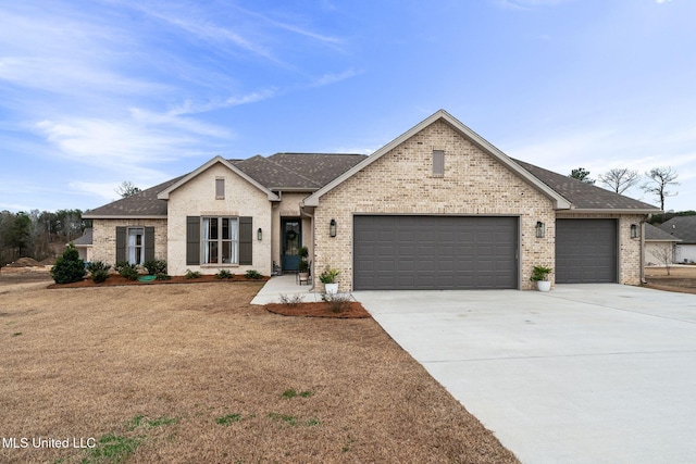 view of front facade featuring a garage