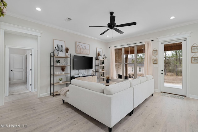 living room with light hardwood / wood-style flooring, ornamental molding, and ceiling fan