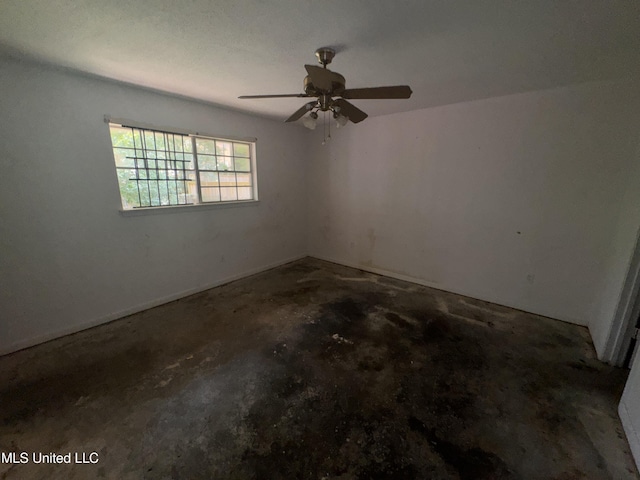 2318 Breckinridge Rd, Jackson, MS 39204 - empty room featuring concrete flooring and ceiling fan