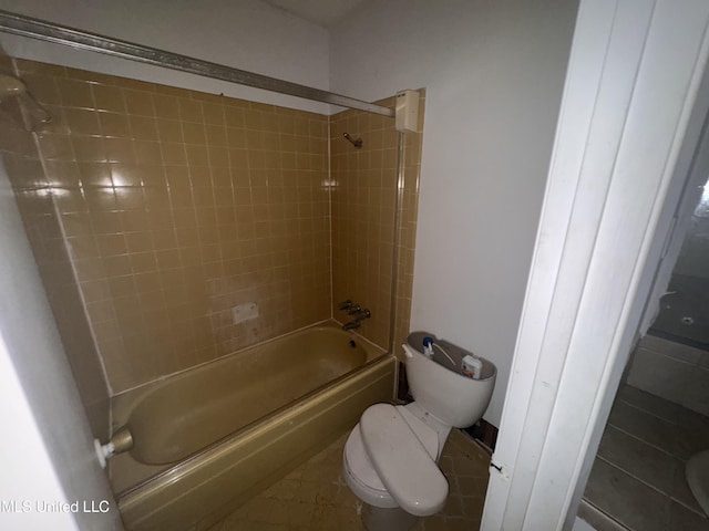 2318 Breckinridge Rd, Jackson, MS 39204 - full bathroom featuring toilet and tub / shower combination