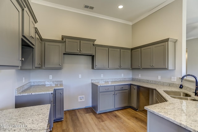 kitchen with ornamental molding, sink, gray cabinets, and hardwood / wood-style floors