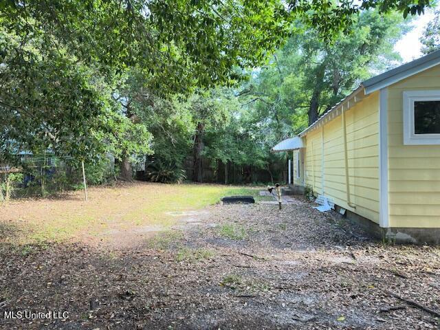 153 Saint Peter St, Biloxi, MS 39530 - view of yard