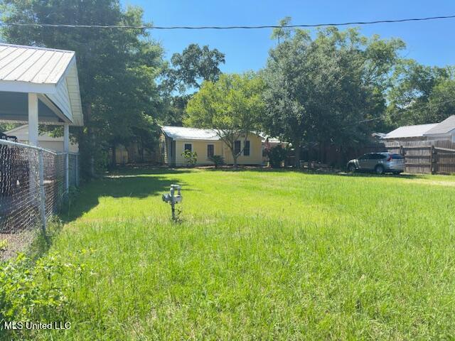 153 Saint Peter St, Biloxi, MS 39530 - view of yard with fence