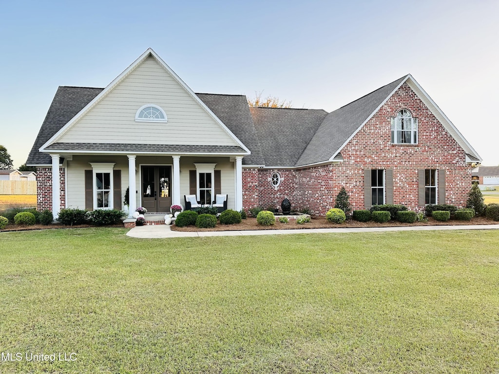 view of front of home featuring a front lawn and a porch