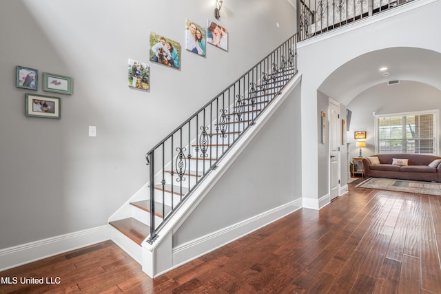 3841 Chateau Cv, Ocean Springs, MS 39564 - stairway featuring arched walkways and hardwood / wood-style floors