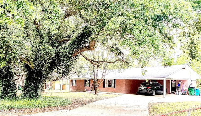 single story home with a carport