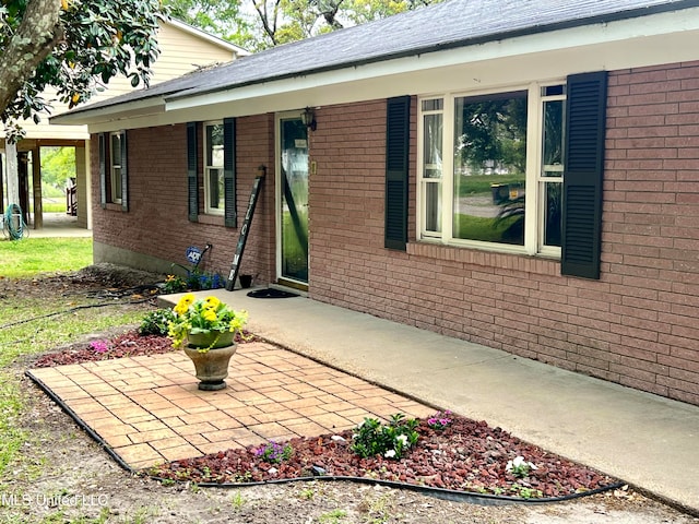 entrance to property featuring a patio area