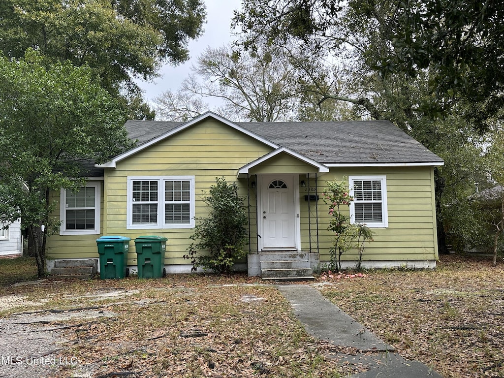 view of front of property