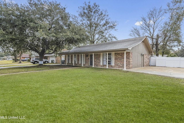 ranch-style house with a front yard