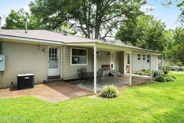 530 Oakhurst Dr, Hernando, MS 38632 - back of property featuring brick siding, a lawn, entry steps, and a patio