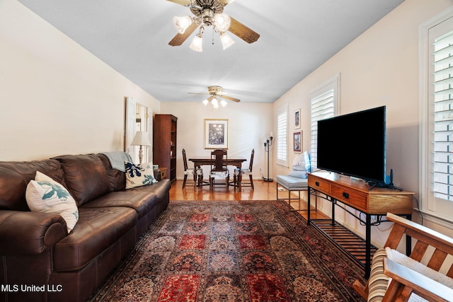 530 Oakhurst Dr, Hernando, MS 38632 - living area featuring a ceiling fan and wood finished floors
