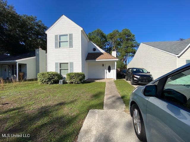 view of front of home with a front lawn