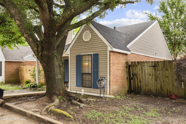 7012 Copper Cv, Ridgeland, MS 39157 - view of side of property with roof with shingles and brick siding