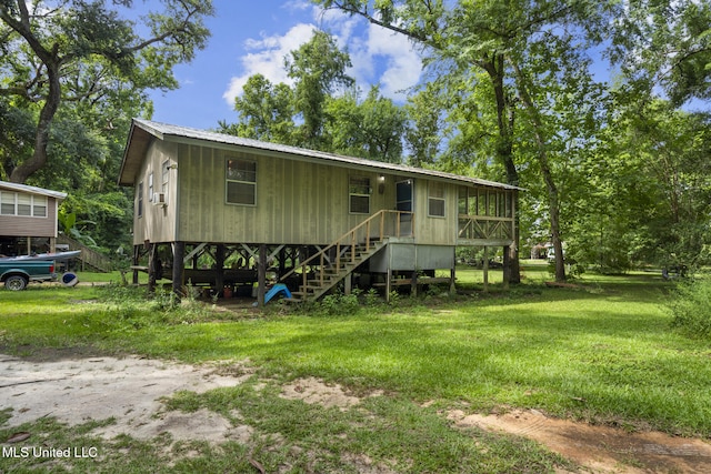 manufactured / mobile home featuring a front yard