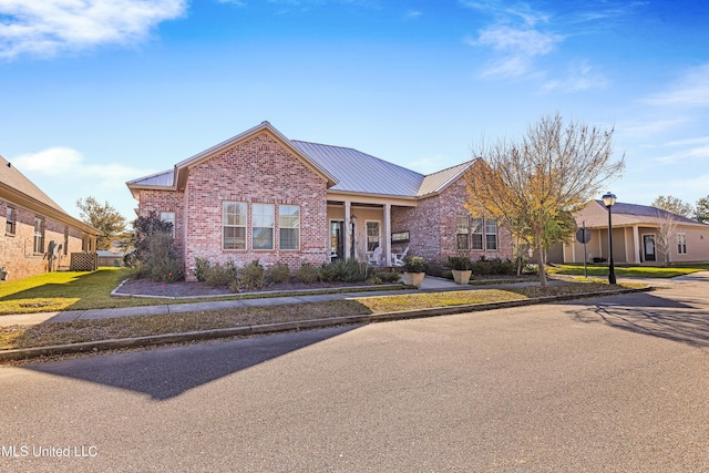 view of front of home with a front lawn