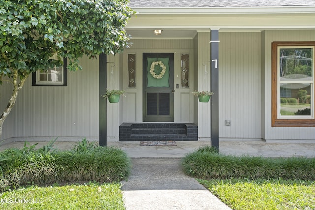 entrance to property featuring a porch