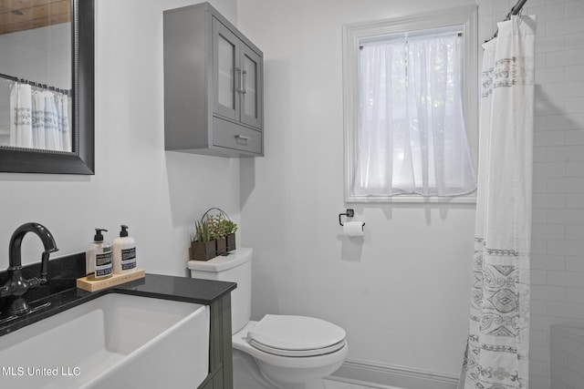 bathroom with vanity, a shower with shower curtain, and toilet