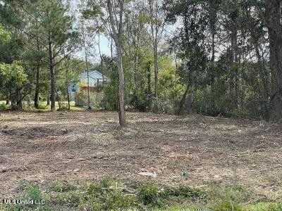 128 Dogwood Dr, Waveland, MS 39576
