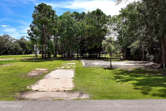 128 Dogwood Dr, Waveland, MS 39576