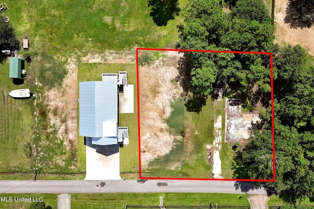128 Dogwood Dr, Waveland, MS 39576