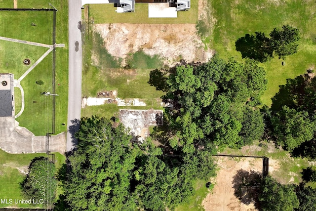 128 Dogwood Dr, Waveland, MS 39576